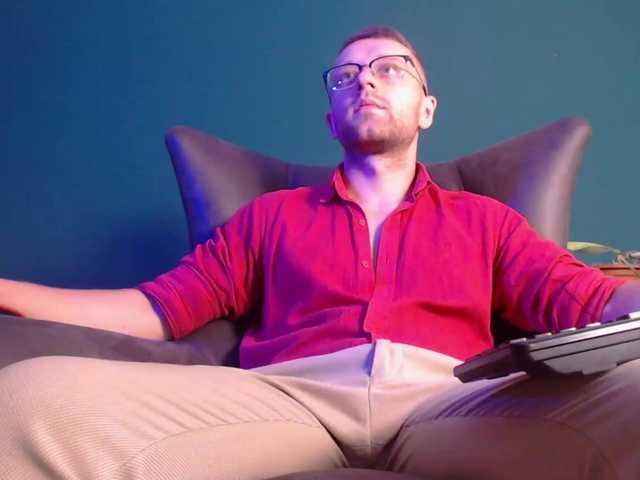 Live sex webcam photo for iFindomguy #276160553