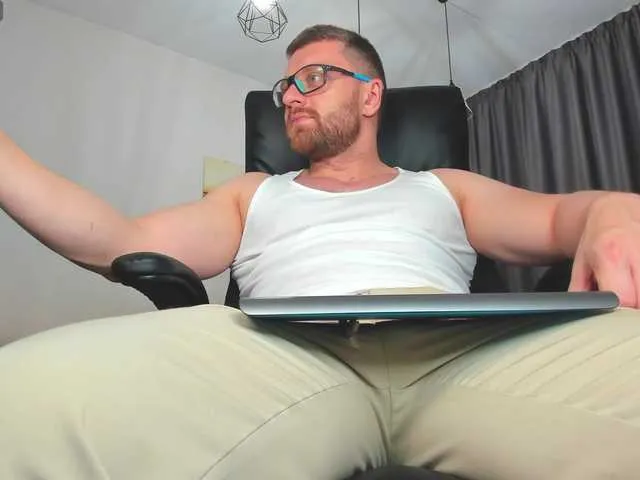 Live sex webcam photo for iFindomguy #292419240