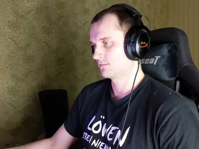 Live sex webcam photo for iMadeon #292356275