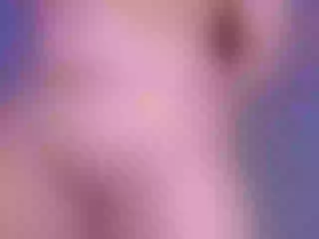 Live sex webcam photo for iam-ella18 #277407219