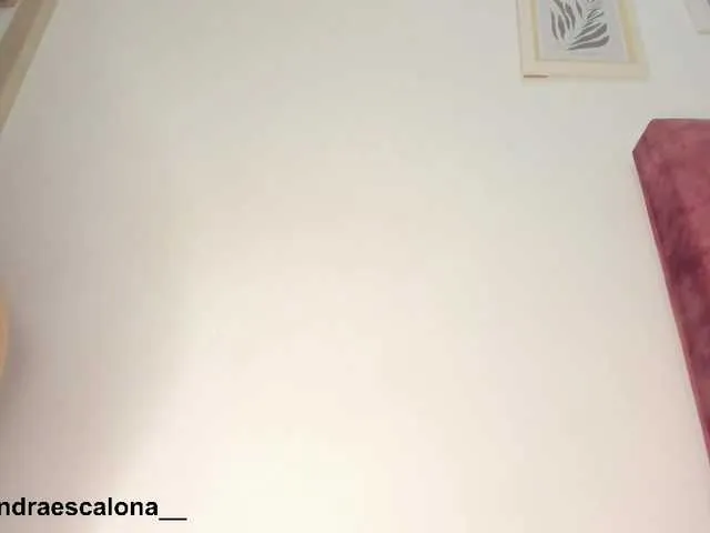 Live sex webcam photo for iam-ella18 #290153397