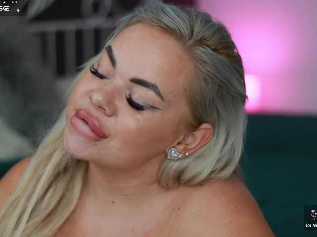 Live sex webcam photo for iamLila #277877775