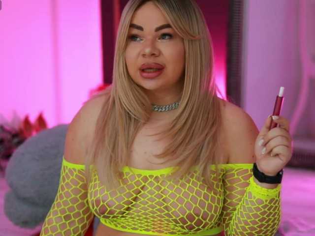 Live sex webcam photo for iamLila #290739465