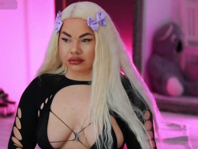 Live sex webcam photo for iamLila #290751589