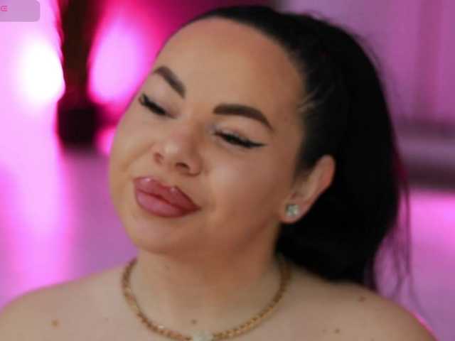 Live sex webcam photo for iamLila #290793733