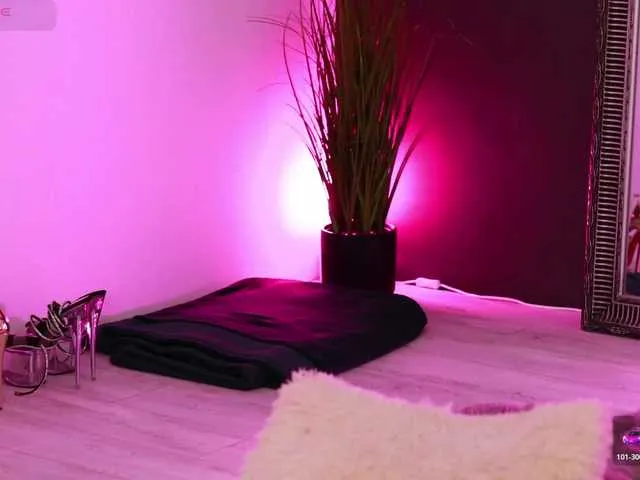 Live sex webcam photo for iamLila #292170341