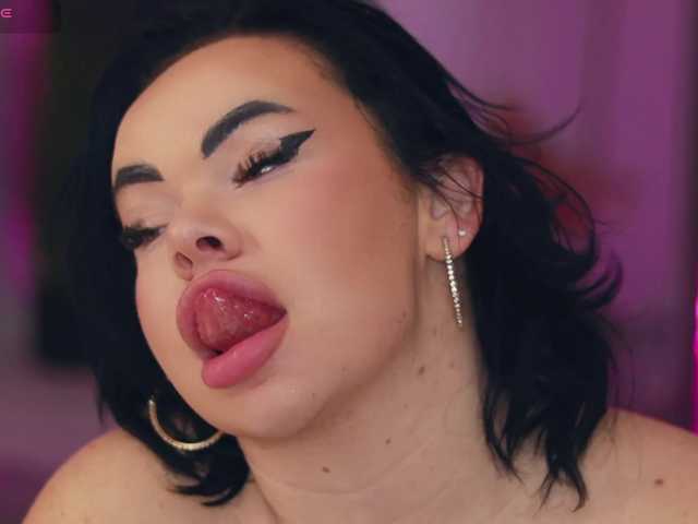 Live sex webcam photo for iamLila #292290748