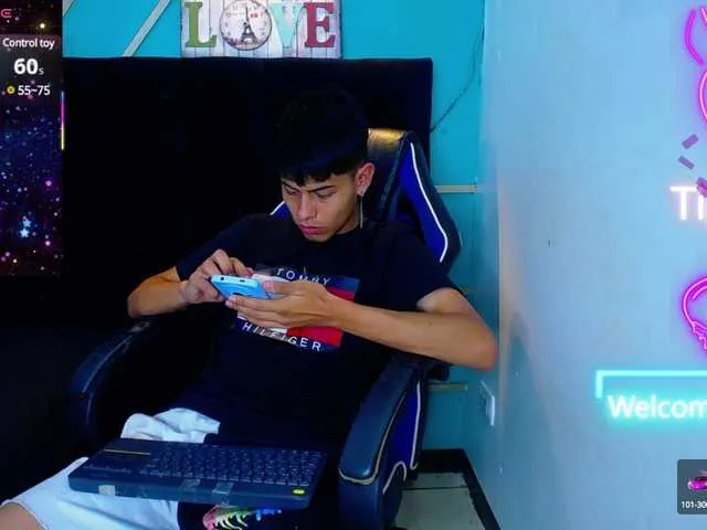 Live sex webcam photo for iikerr #290636873