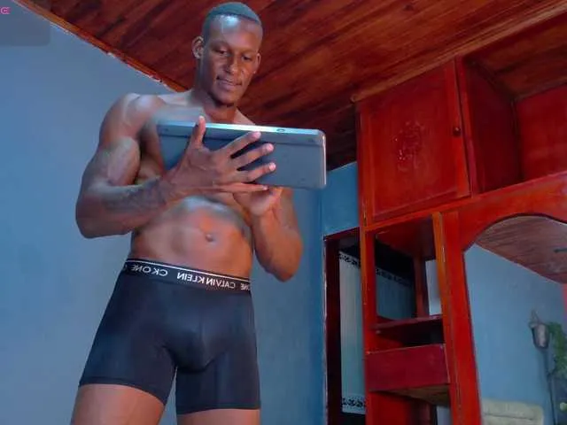 Live sex webcam photo for iker-bigdick #293416669