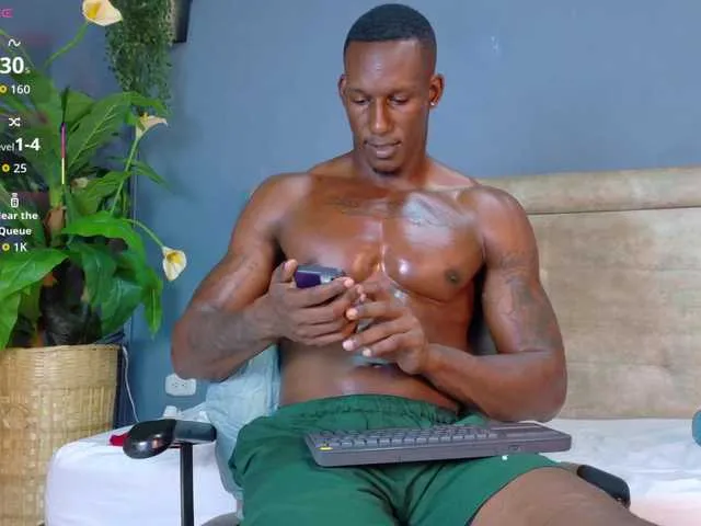 Live sex webcam photo for iker-bigdick #293424315