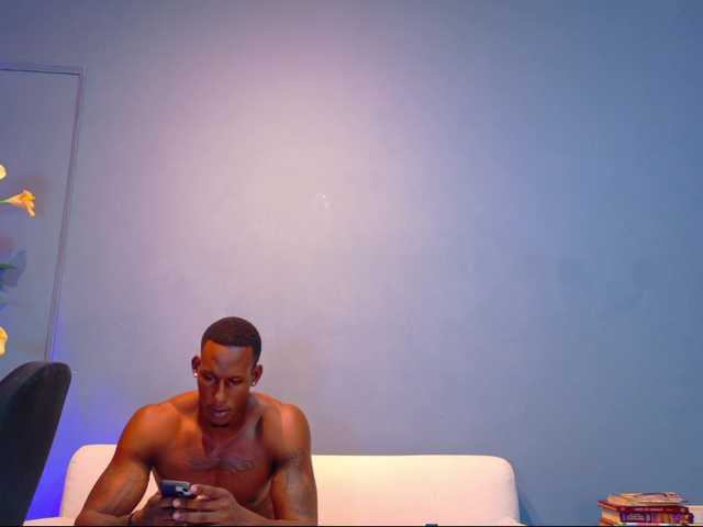 Live sex webcam photo for iker-bigdick #294010220