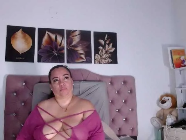 Live sex webcam photo for im-helenn #292112370