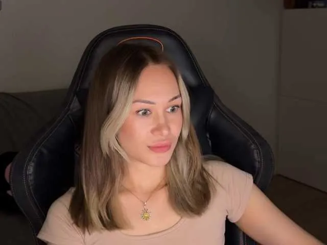 Live sex webcam photo for imEmiliya #291874242