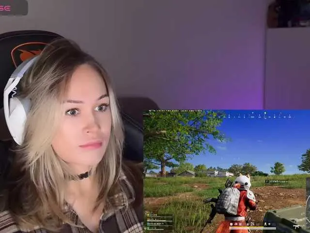 Live sex webcam photo for imEmiliya #292196864