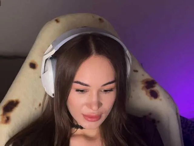 Live sex webcam photo for imEmiliya #292263661