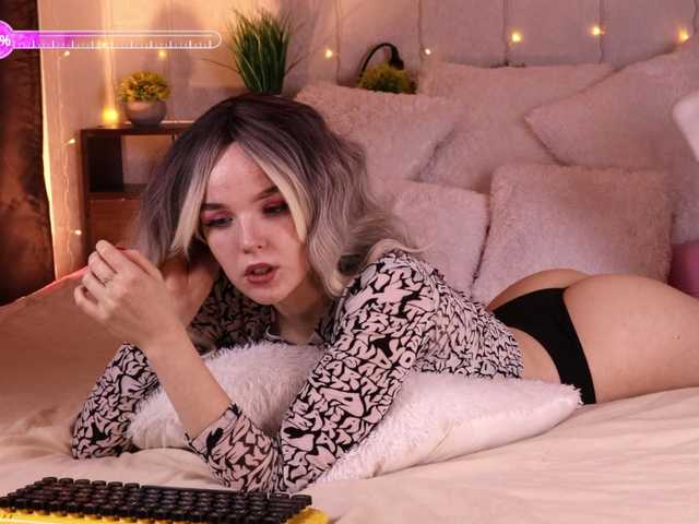 Live sex webcam photo for inCaroline #277464553
