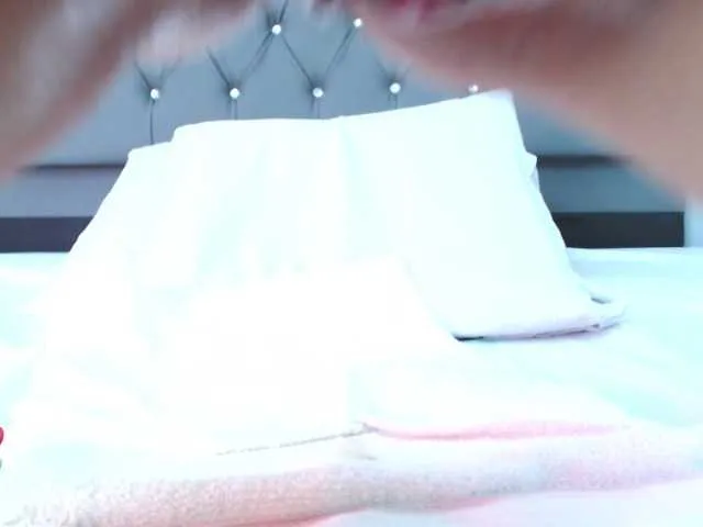 Live sex webcam photo for indi-catalina #273100882