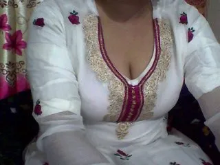 Live sex webcam photo for indiagirl50 #143196662