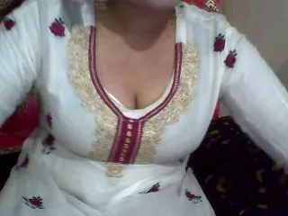 Live sex webcam photo for indiagirl50 #143649195