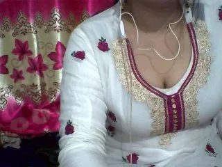 Live sex webcam photo for indiagirl50 #143652463