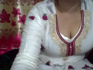 Live sex webcam photo for indiagirl50 #143657564