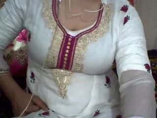 Live sex webcam photo for indiagirl50 #143718896