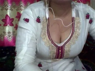 Live sex webcam photo for indiagirl50 #143993323