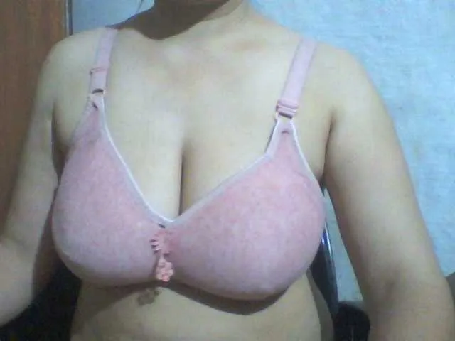 Live sex webcam photo for indiagirl50 #292179663