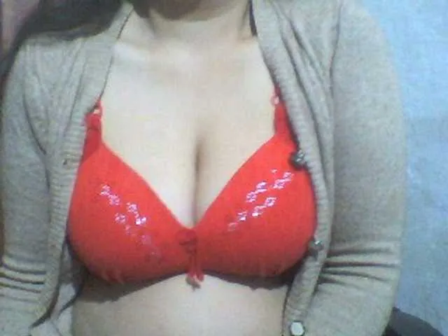 Live sex webcam photo for indiagirl50 #292250968