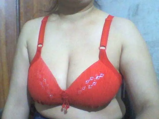 Live sex webcam photo for indiagirl50 #292506332