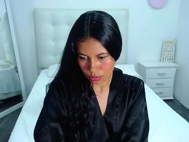 Live sex webcam photo for indian-dreams18 #276463558