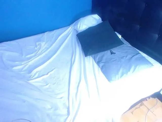 Live sex webcam photo for indian-mistress #290704204