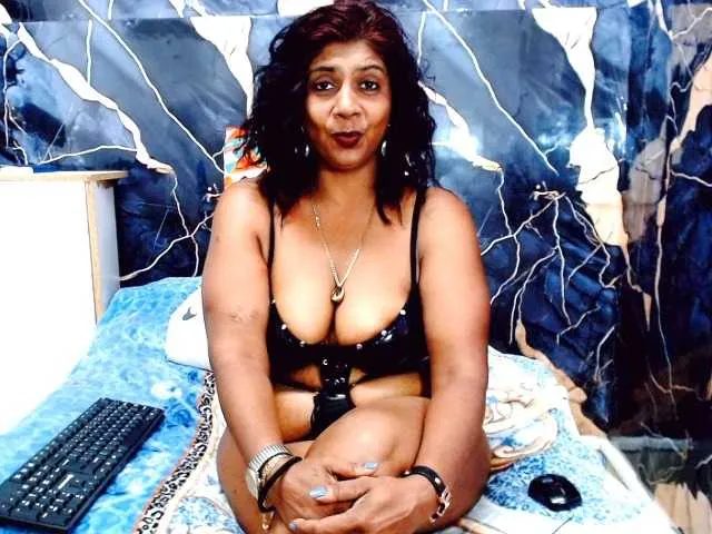 Live sex webcam photo for indianerotica69 #292381181
