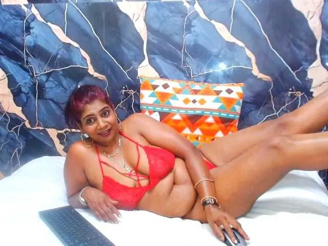 Live sex webcam photo for indianerotica69 #292557348