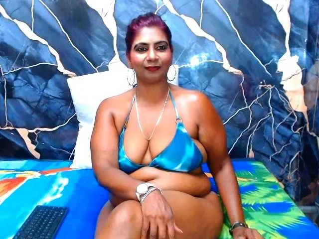 Live sex webcam photo for indianerotica69 #292698885