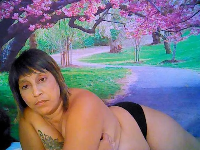 Live sex webcam photo for indianroxy #287933308
