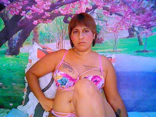 Live sex webcam photo for indianroxy #287933391