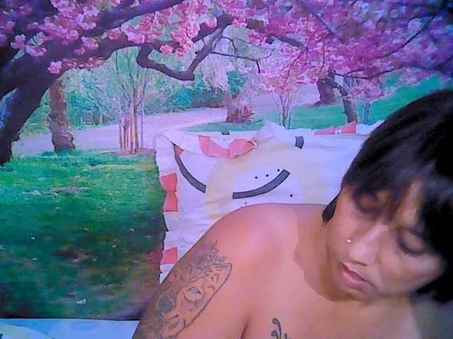 Live sex webcam photo for indianroxy #287933466