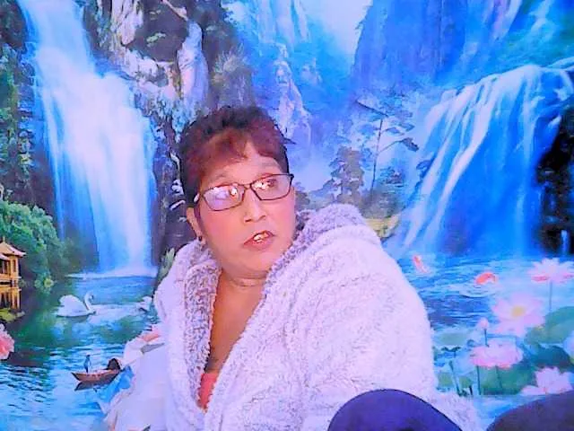 Live sex webcam photo for indianroxy #287933491