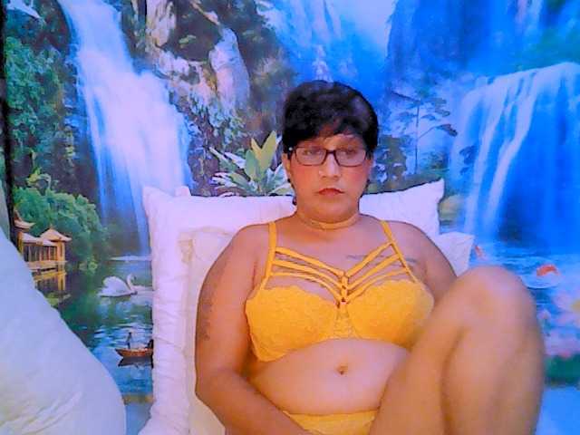 Live sex webcam photo for indianroxy #276472177