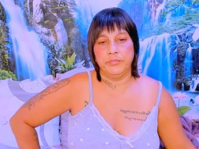 Live sex webcam photo for indianroxy #287933567