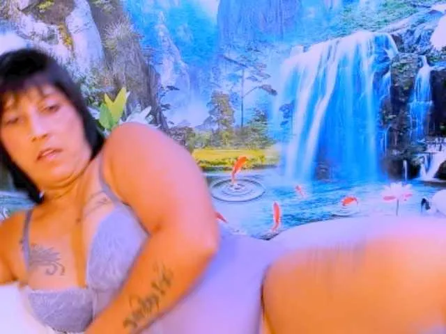 Live sex webcam photo for indianroxy #287933586