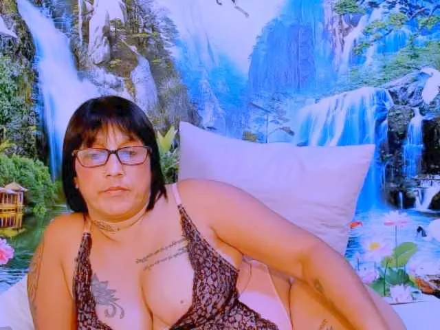Live sex webcam photo for indianroxy #287933597