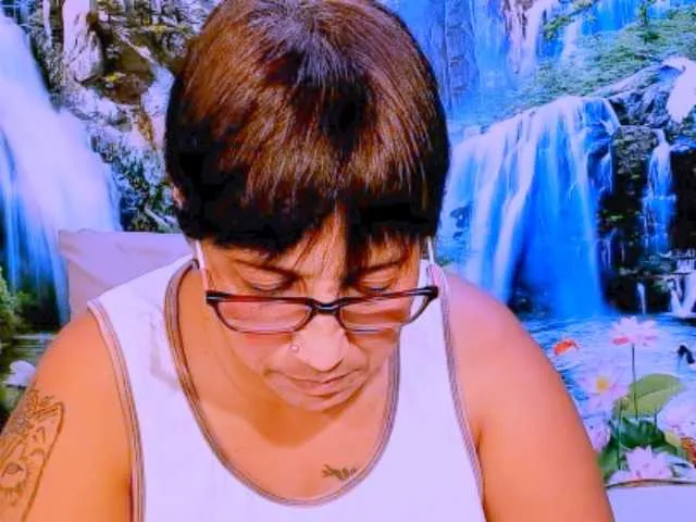 Live sex webcam photo for indianroxy #289299480