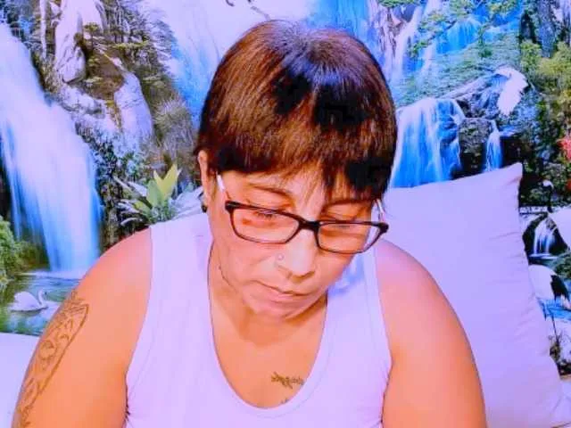 Live sex webcam photo for indianroxy #289319557