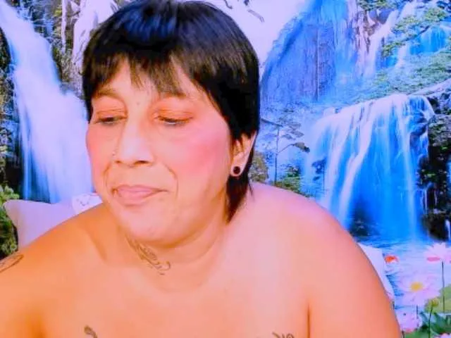 Live sex webcam photo for indianroxy #289670552