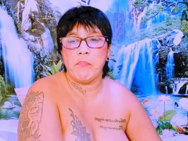 Live sex webcam photo for indianroxy #289754072