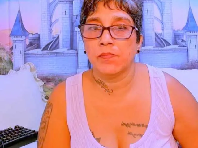 Live sex webcam photo for indianroxy #290954428