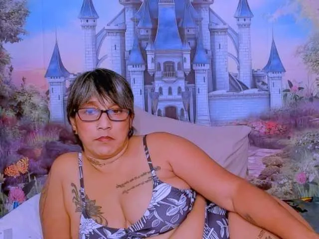 Live sex webcam photo for indianroxy #291605536