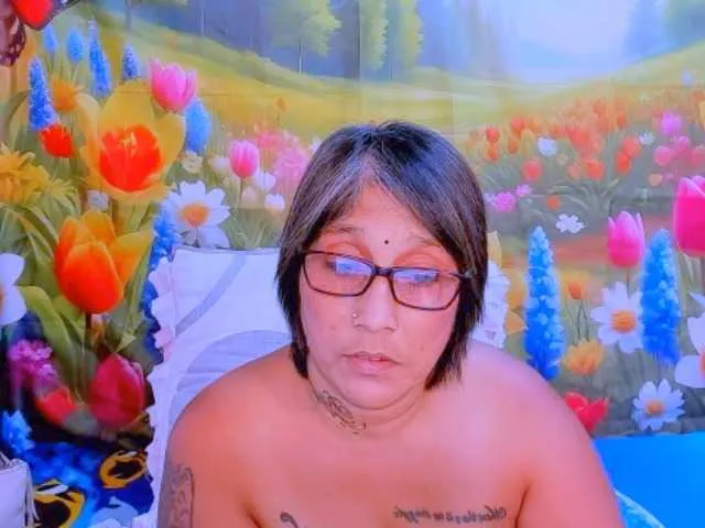 Live sex webcam photo for indianroxy #292214945
